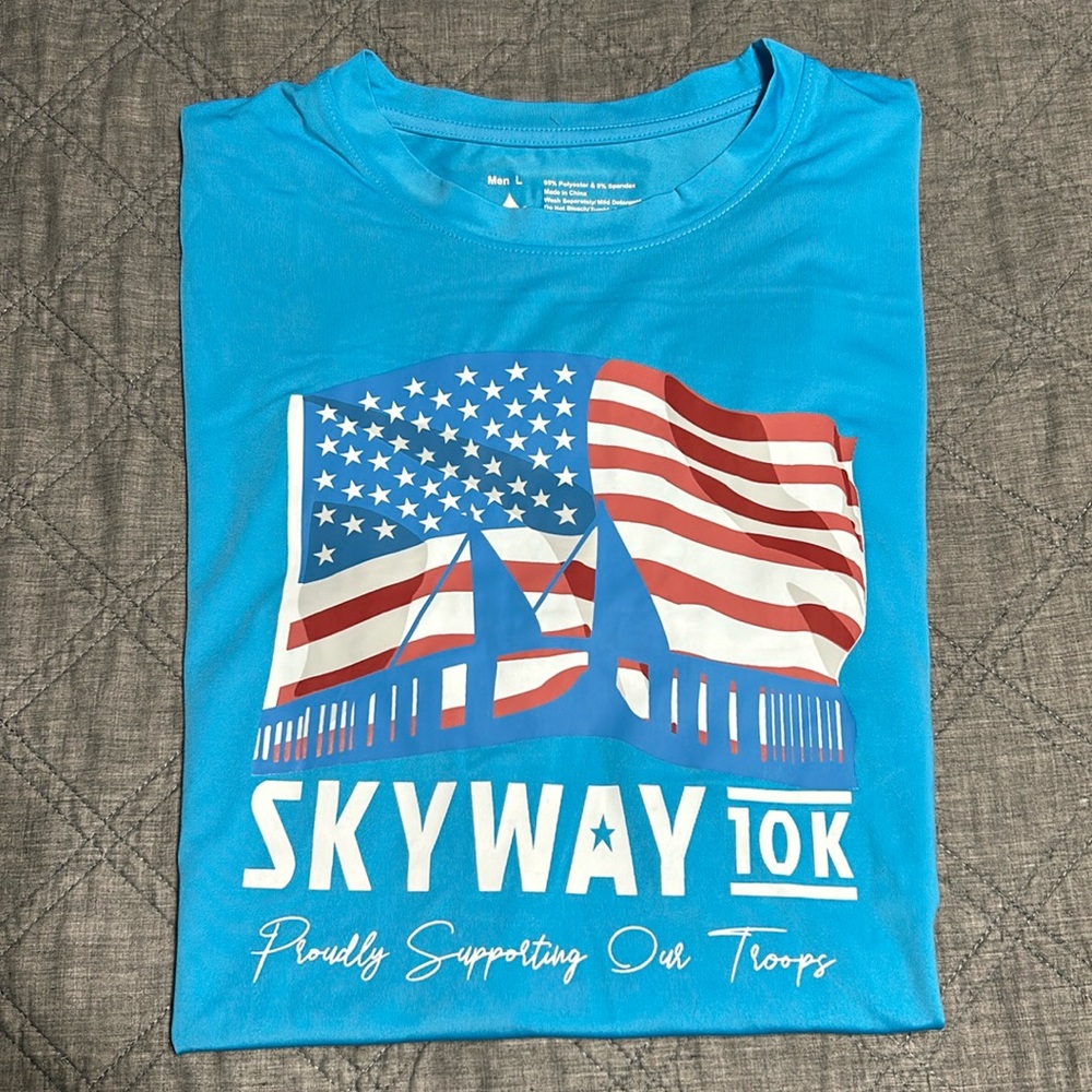NEW Mens drifit T-shirt. Large. From the Skyway 10K